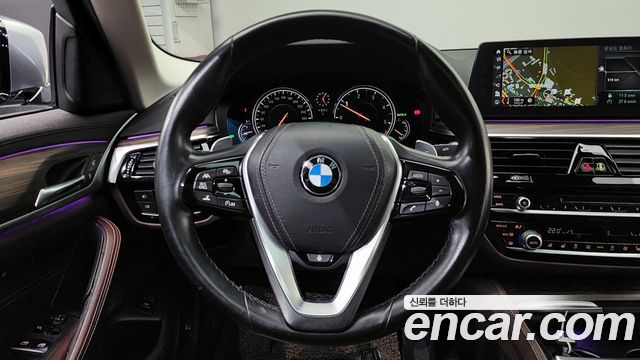 BMW 5-Series 2018 — photo 13