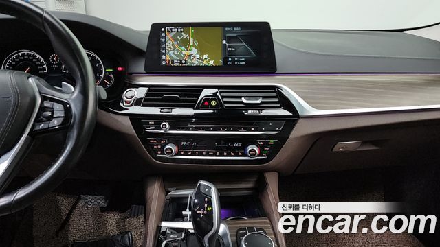BMW 5-Series 2018 — photo 14