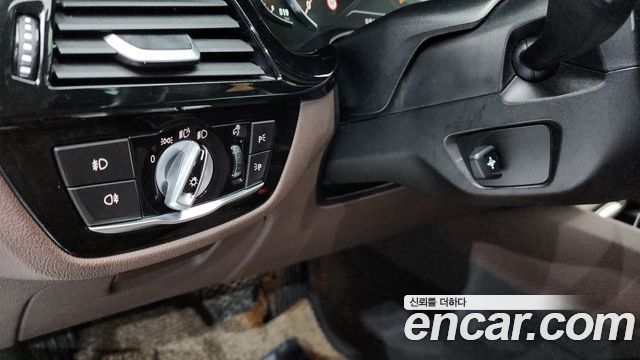 BMW 5-Series 2018 — photo 16