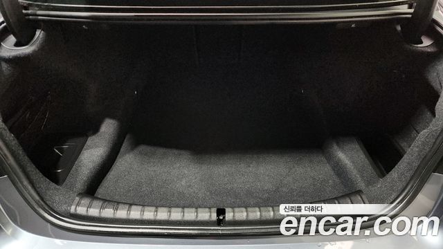 BMW 5-Series 2018 — photo 20