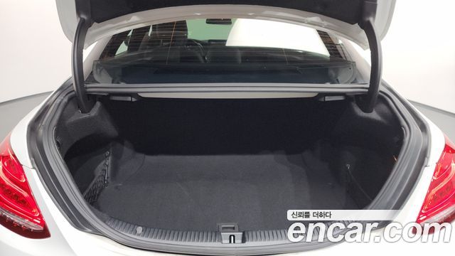 Mercedes-Benz C-Class 2017 — photo 20