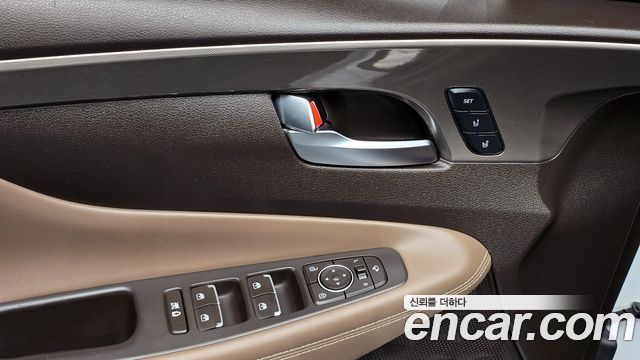 Hyundai Santafe 2019 — photo 18