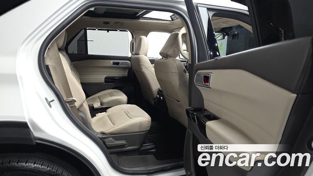 Ford Explorer 2022 — photo 12