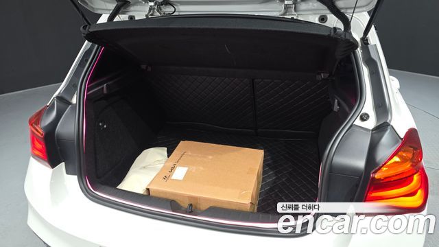 BMW 1-Series 2018 — photo 20