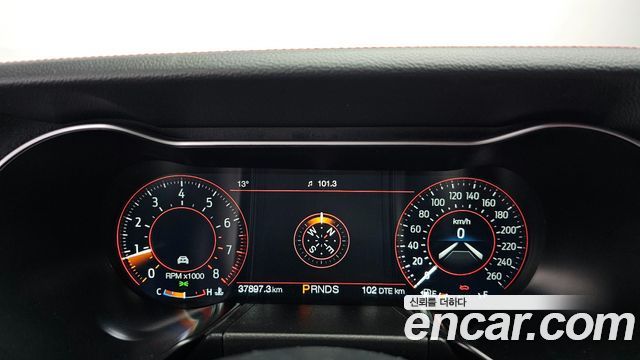 Ford Mustang 2023 — photo 8