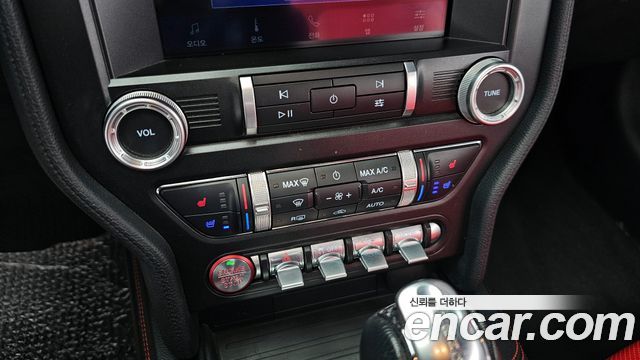 Ford Mustang 2023 — photo 20