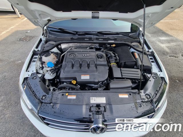 Volkswagen Jetta 2016 — photo 14