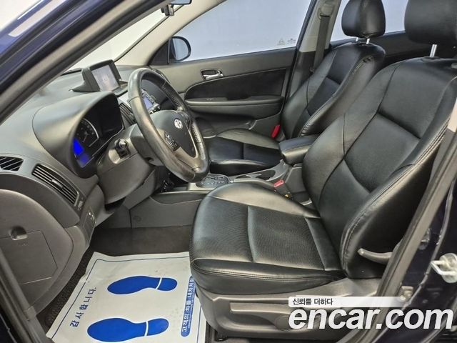 Hyundai i30 2009 — photo 11