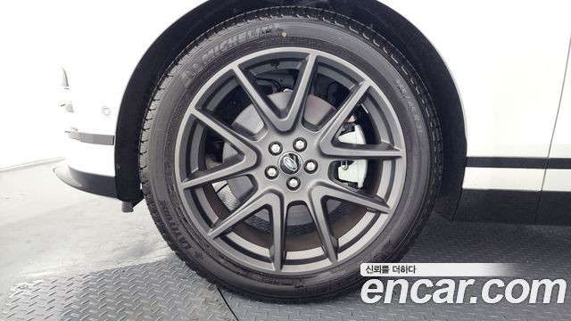 Land Rover Range Rover Velar 2025 — photo 5