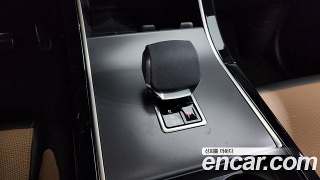 Land Rover Range Rover Velar 2025 — photo 9