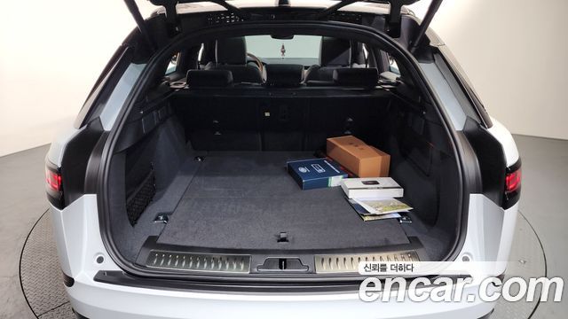 Land Rover Range Rover Velar 2025 — photo 20