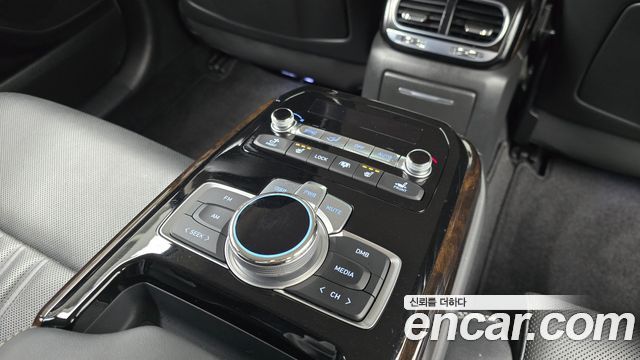 Genesis G90 2019 — photo 19