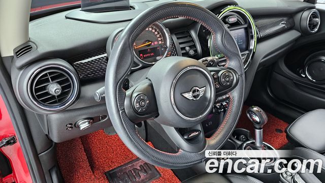 Mini Cooper 2018 — photo 13