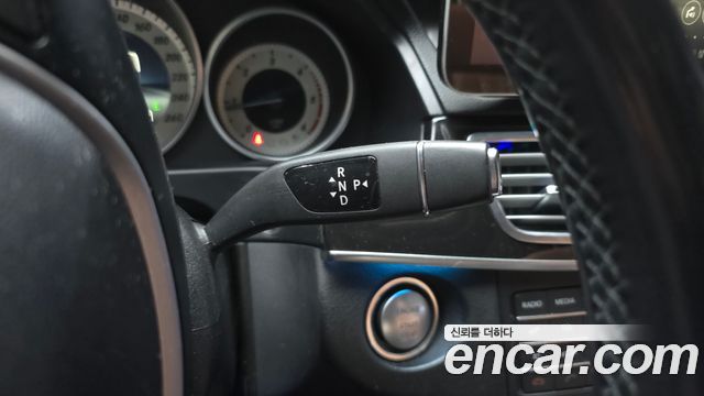 Mercedes-Benz E-Class 2016 — photo 9