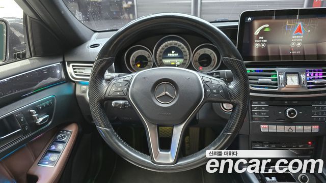 Mercedes-Benz E-Class 2016 — photo 13