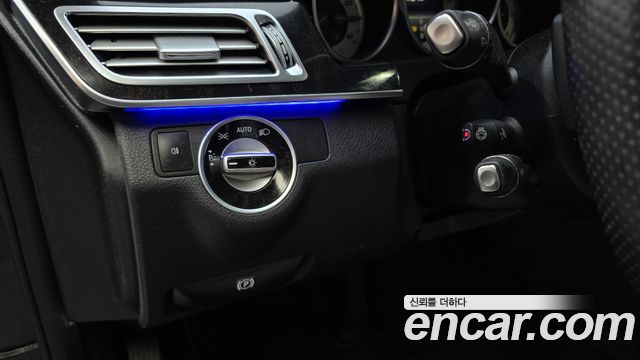 Mercedes-Benz E-Class 2016 — photo 17