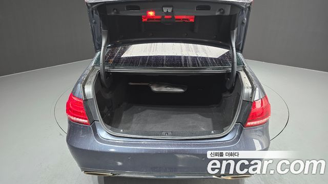 Mercedes-Benz E-Class 2016 — photo 20