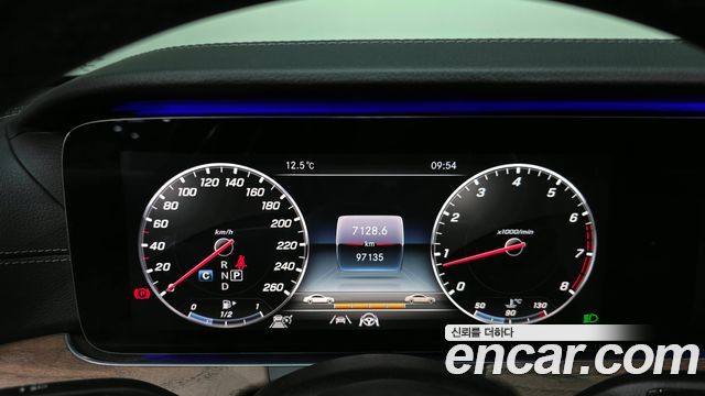 Mercedes-Benz E-Class 2020 — photo 8