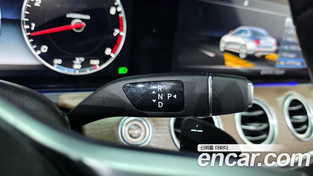 Mercedes-Benz E-Class 2020 — photo 9