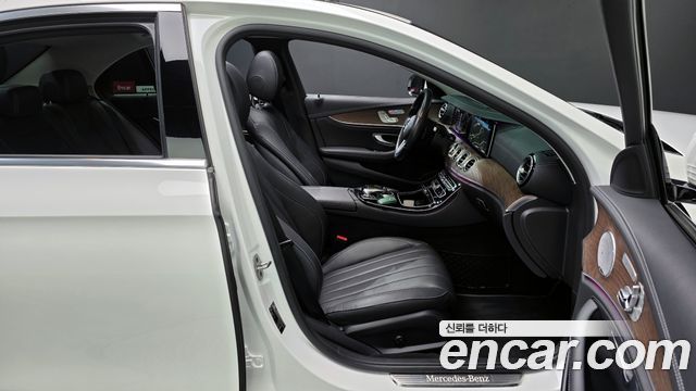 Mercedes-Benz E-Class 2020 — photo 10