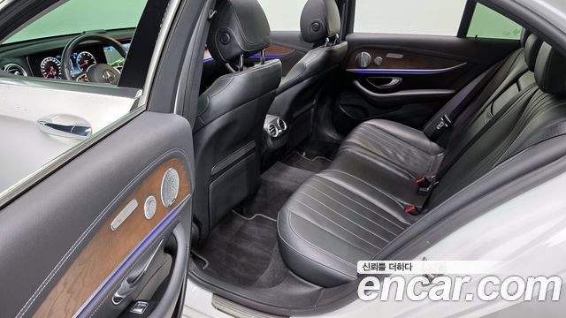 Mercedes-Benz E-Class 2020 — photo 12