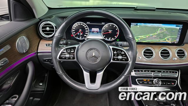 Mercedes-Benz E-Class 2020 — photo 13
