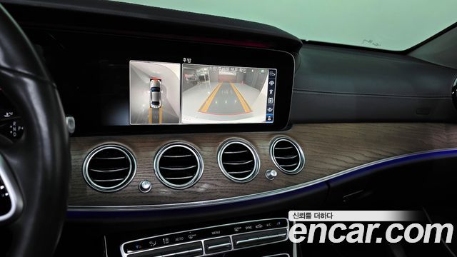 Mercedes-Benz E-Class 2020 — photo 15