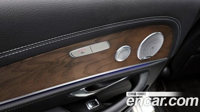 Mercedes-Benz E-Class 2020 — photo 17