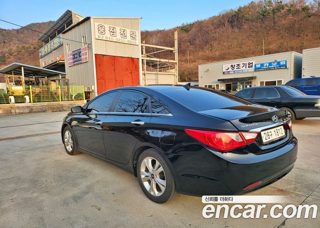 Hyundai Sonata 2010 — photo 3