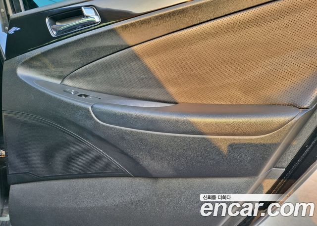 Hyundai Sonata 2010 — photo 8