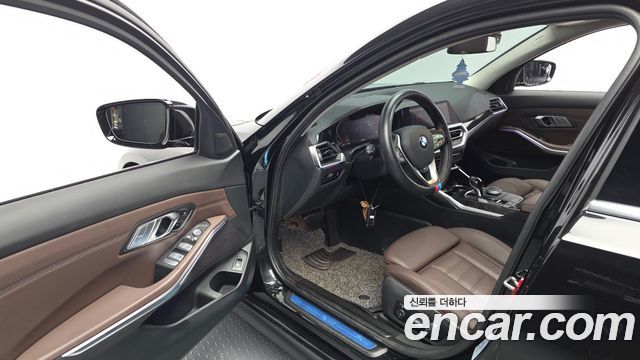 BMW 3-Series 2022 — photo 10