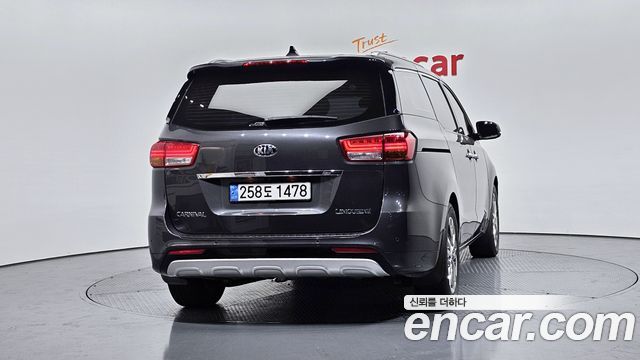 Kia Canival 2018 — photo 4