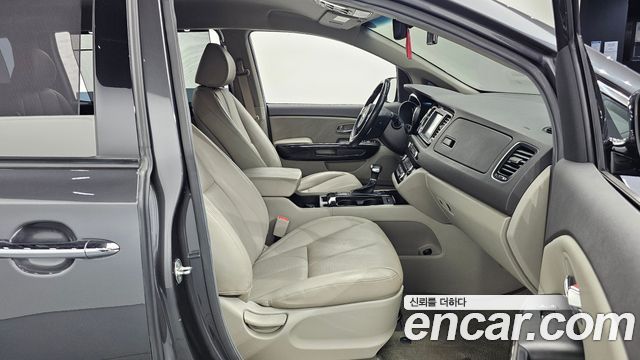 Kia Canival 2018 — photo 10