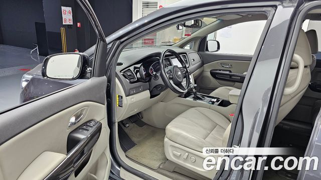 Kia Canival 2018 — photo 11
