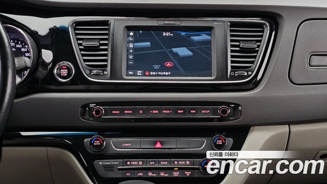 Kia Canival 2018 — photo 14