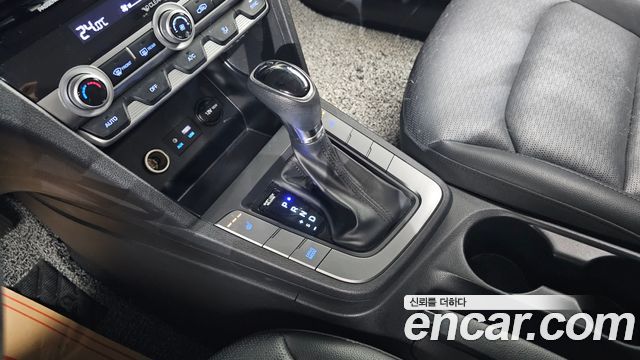 Hyundai AVANTE 2019 — photo 9