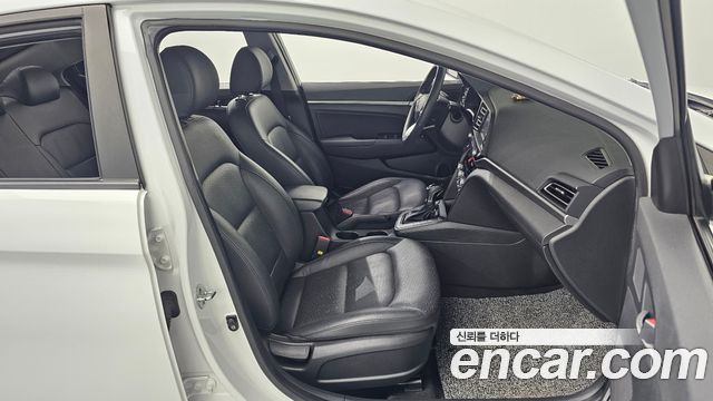 Hyundai AVANTE 2019 — photo 13