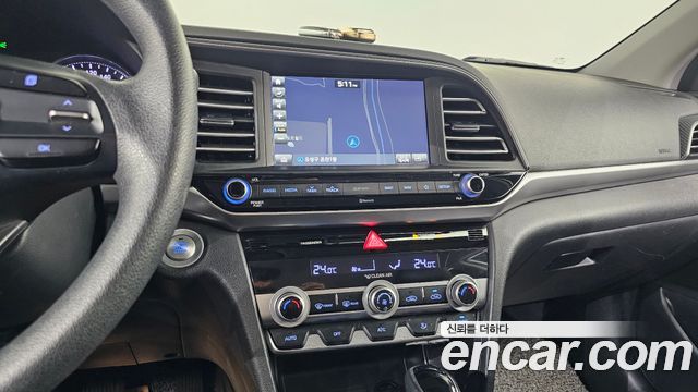 Hyundai AVANTE 2019 — photo 18