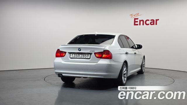 BMW 3-Series 2010 — photo 4