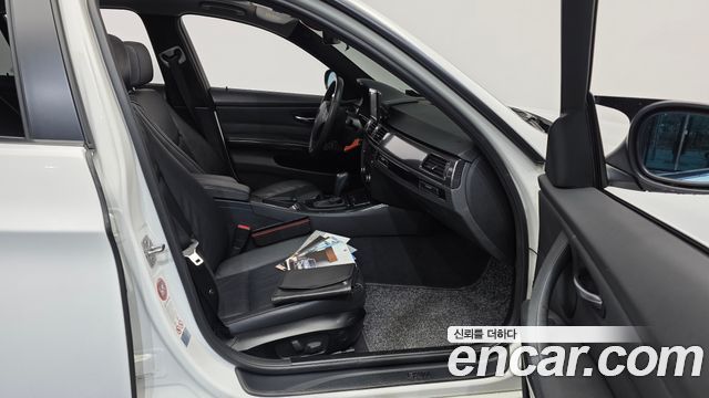 BMW 3-Series 2010 — photo 11