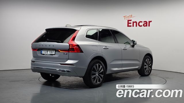 Volvo XC60 2022 — photo 2