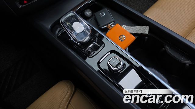 Volvo XC60 2022 — photo 9