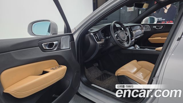 Volvo XC60 2022 — photo 10