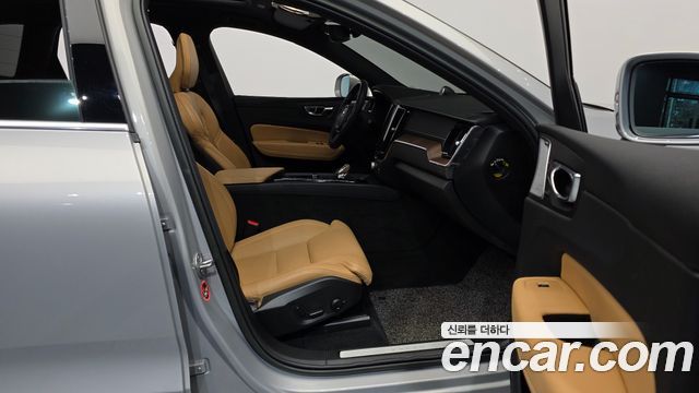 Volvo XC60 2022 — photo 11
