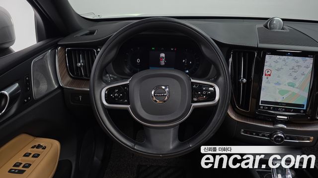 Volvo XC60 2022 — photo 13