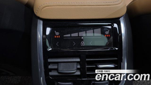 Volvo XC60 2022 — photo 18