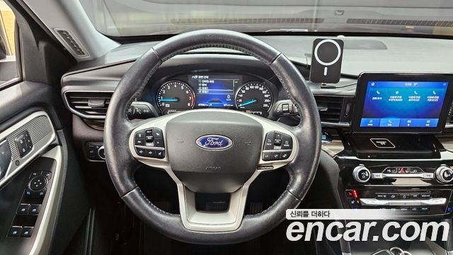 Ford Explorer 2021 — photo 13