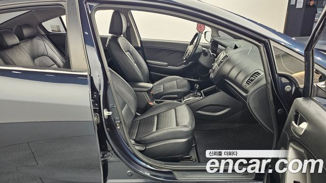 Kia K3 2017 — photo 10