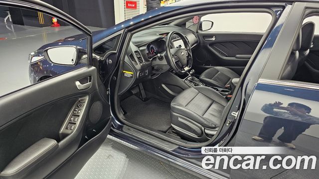 Kia K3 2017 — photo 11