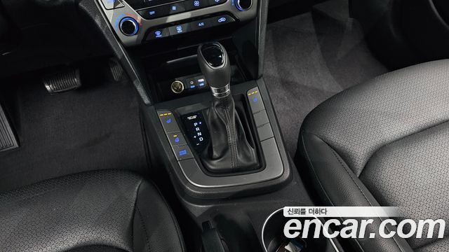 Hyundai AVANTE 2017 — photo 9